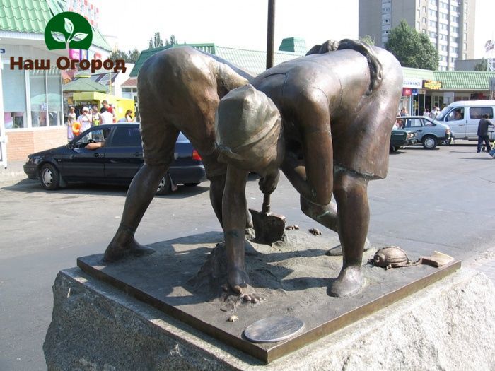 Monument to gardeners in Berdyansk